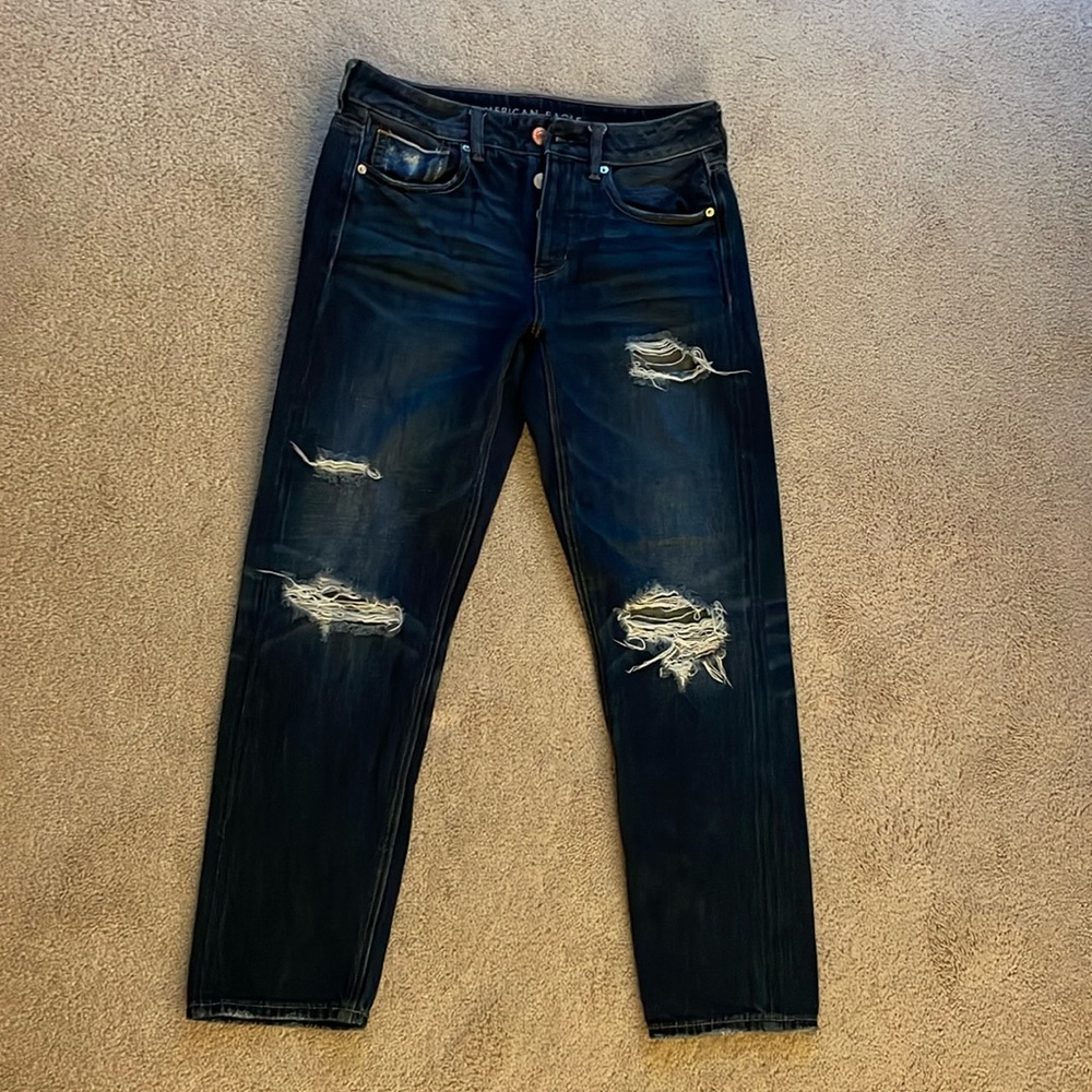 Women’s American Eagle Distressed Tomgirl Jeans in size 6.